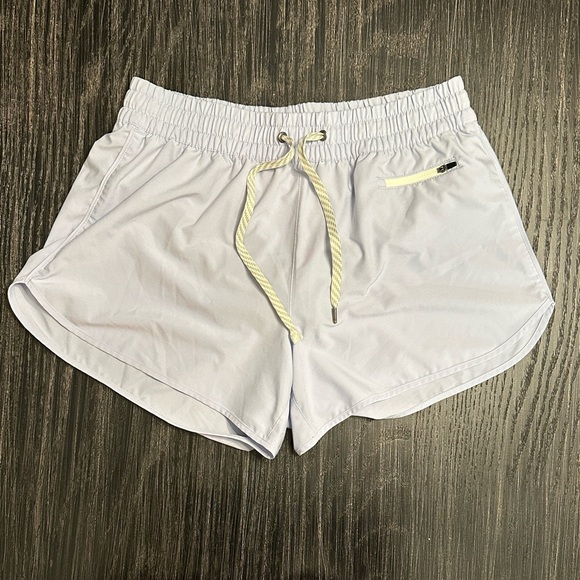 Vuori Women’s Clementine Short 2.0 4” Inseam in Periwinkle, Size Large - Picture 4 of 14